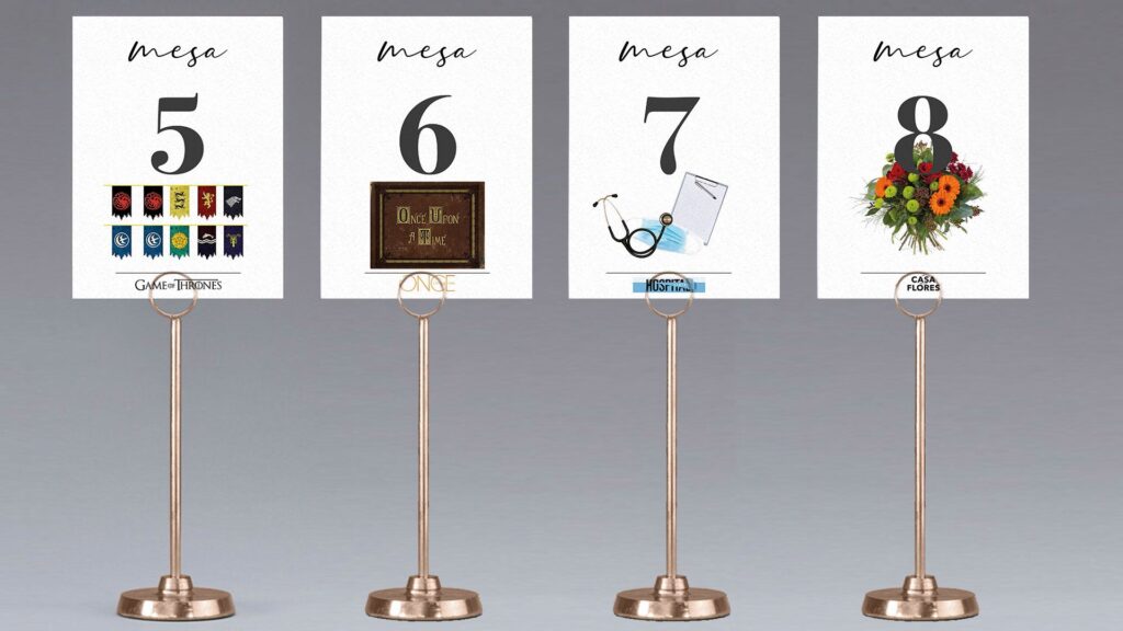 Meseros de boda personalizados con temática series