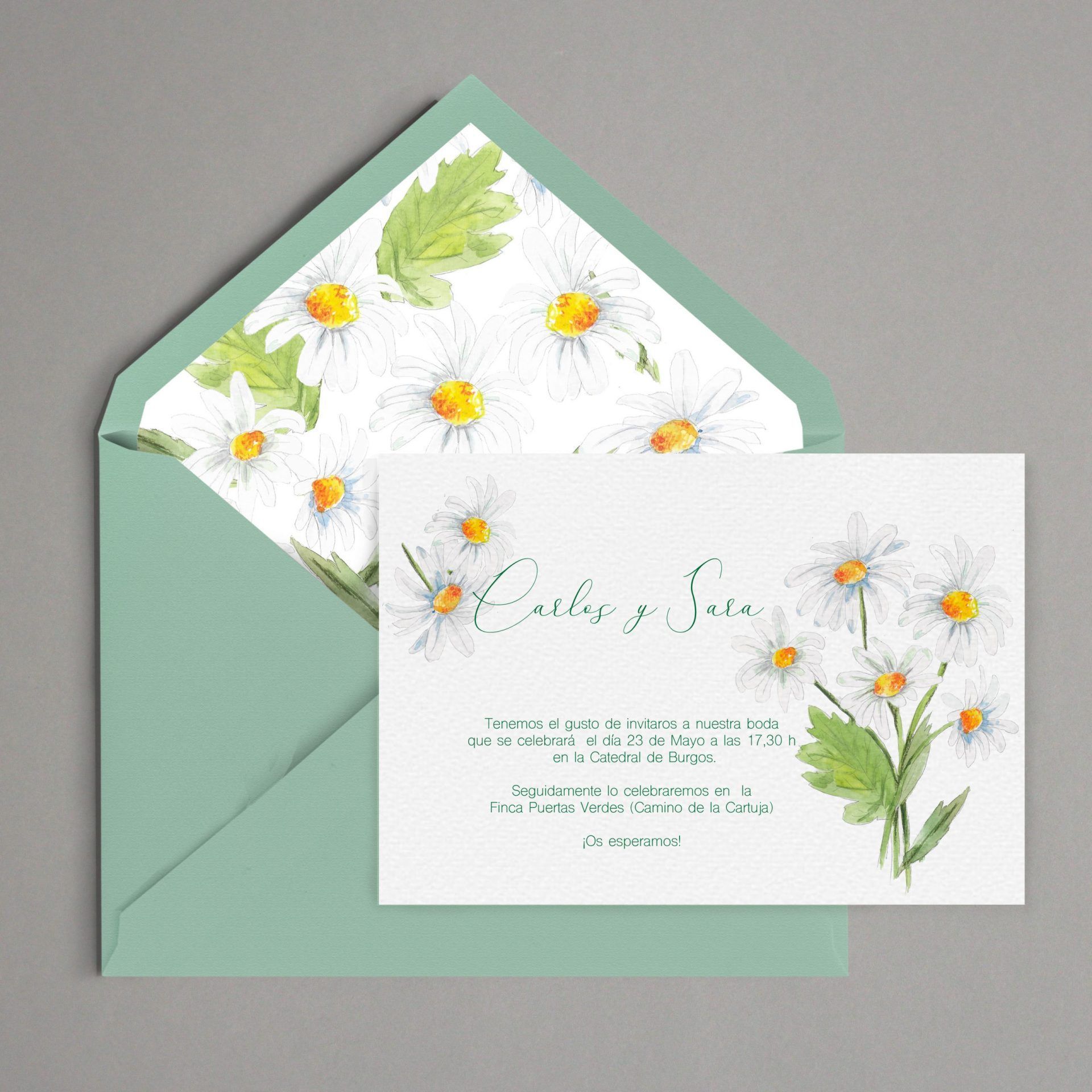 invitacion de boda con girasoles y sobre forrado artesanalmente con girasoles