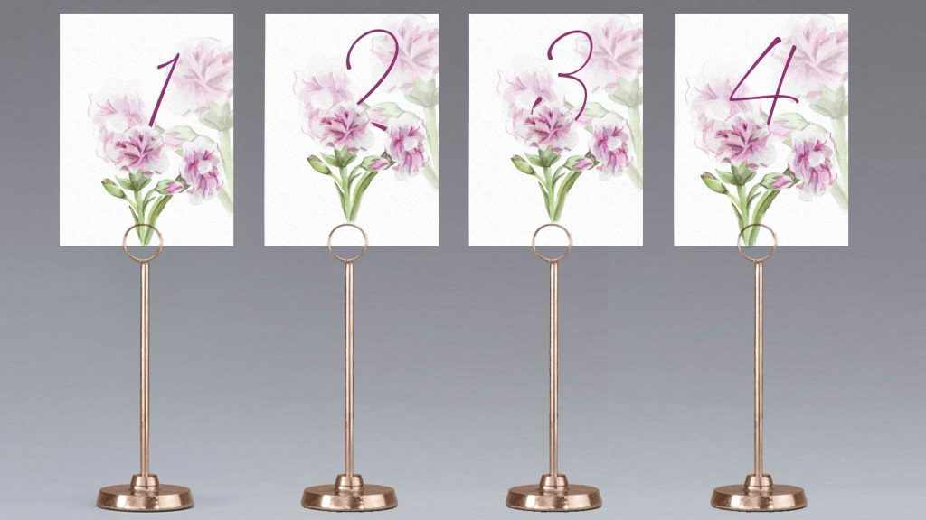 mesero claveles flores mesa boda