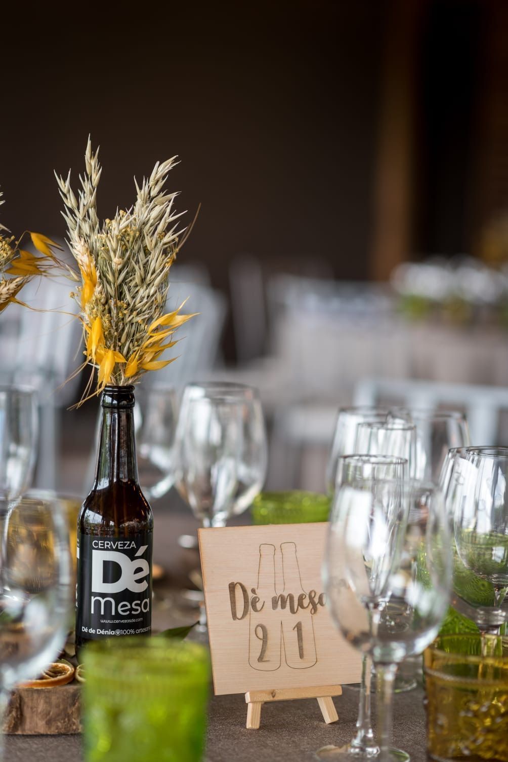 meseros boda madera