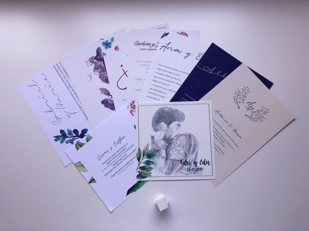 diferentes invitaciones realizadas por dos terrones