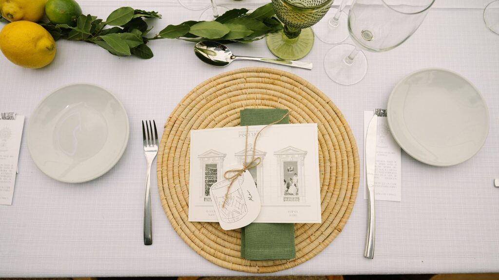Detalle de marcasitios personalizados para boda