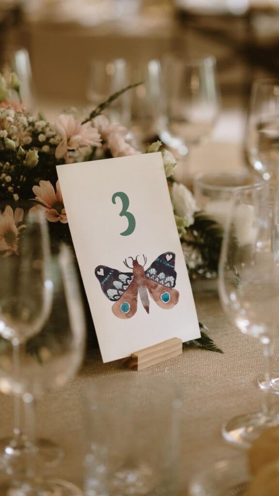 meseros con temática de mariposas