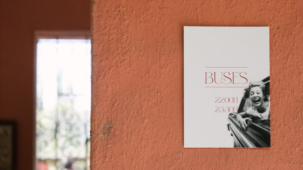 Rincón de boda personalizado con papelería artesanal
