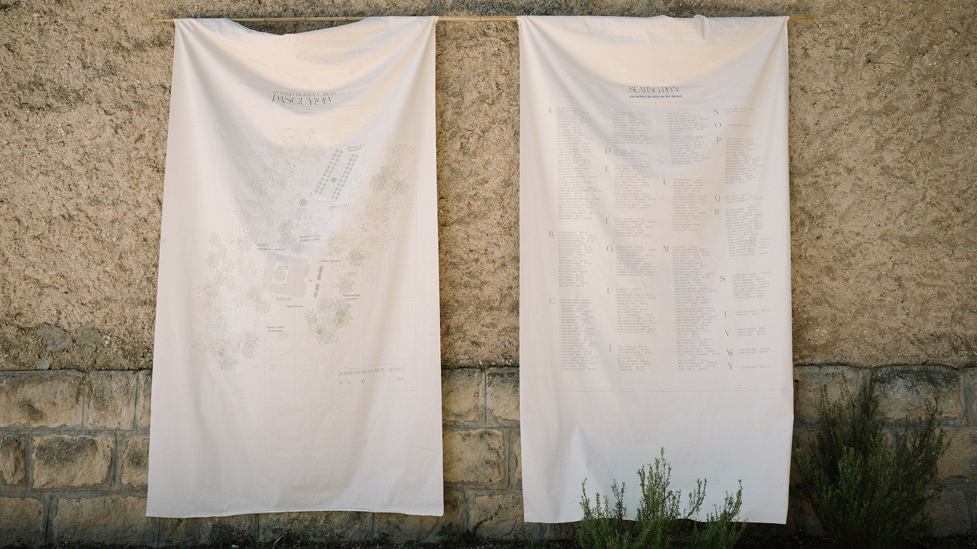 Seating plan en tela para boda con diseño personalizado