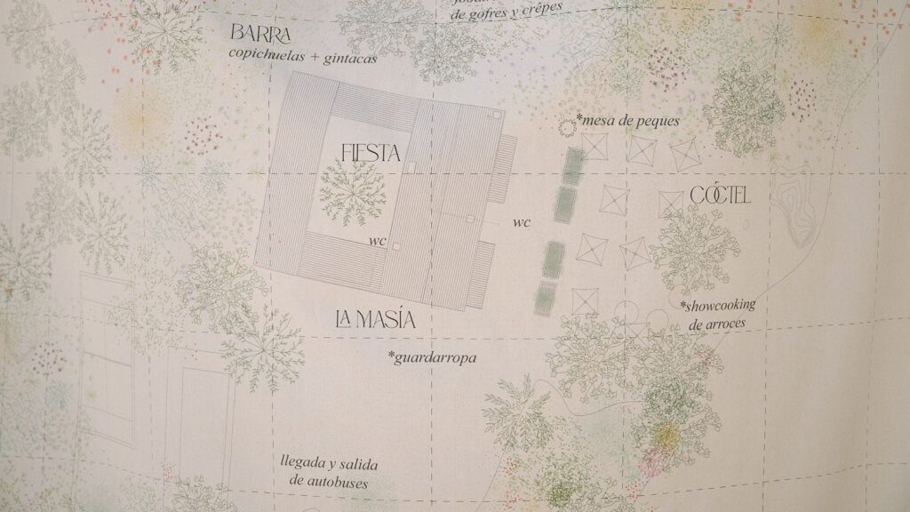 Detalle de seating plan de boda en tela con listado de invitados
