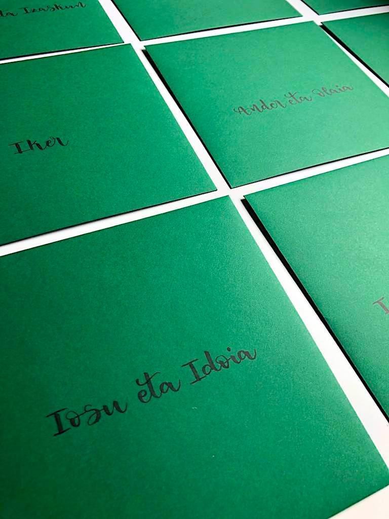sobre lettering verde