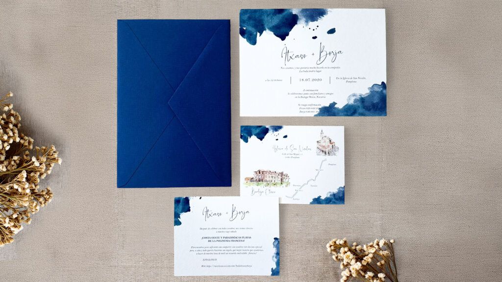 invitacion de boda original abstracta elegante con manchas azules